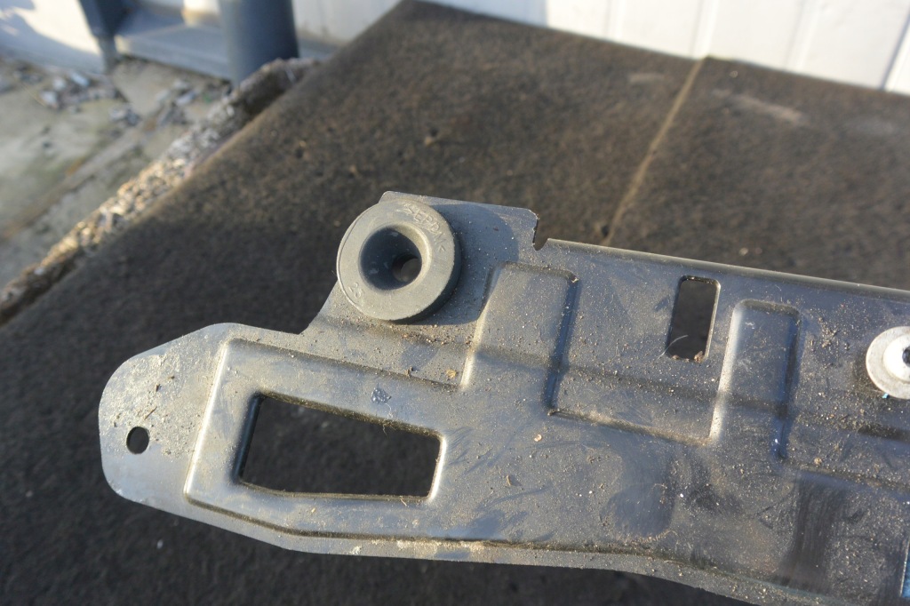 Кронштейн кронштейн бака расширительный bmw 3-seria f30 330e с Разборки