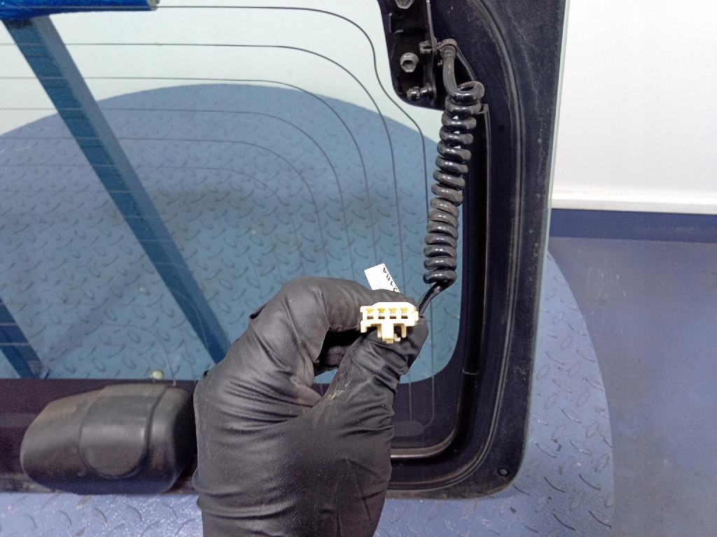 Peugeot 107 05- кришка багажника скло багажника задні задня 08r в Україні