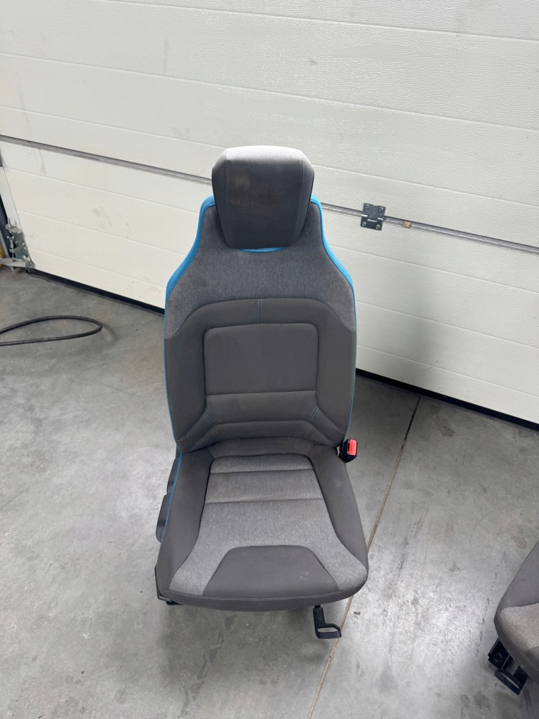 Купити Bmw i3 сидіння пасажира правий перед