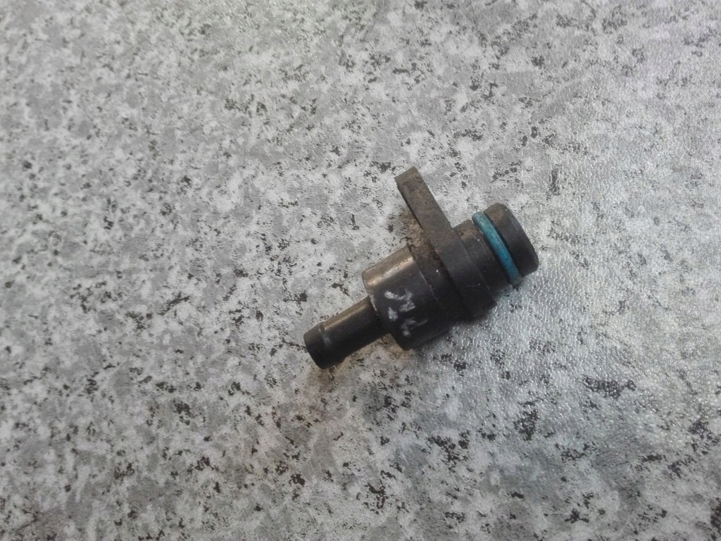 фото №1, Mini r50 r53 w10 w11 клапан вентиляционный вала коленчатого двигателя 7829990