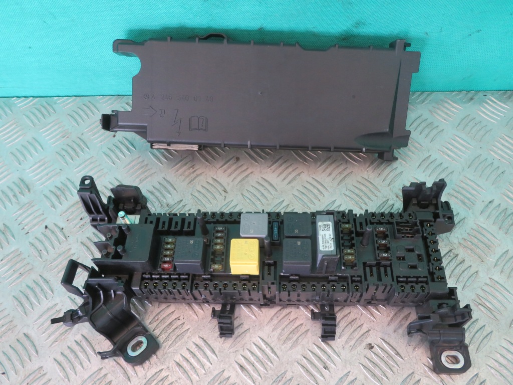 Купити Коробка запобіжників mercedes w176 amg 17r
