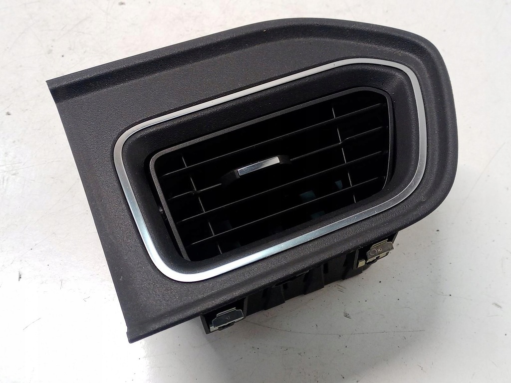 фото №1, Решётка обдув консоли левая renault master iii iv 682608971r