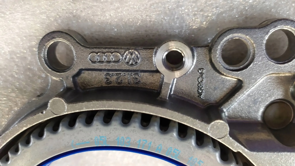 Сальник wał коленчатого vw audi 05l103173 Цена