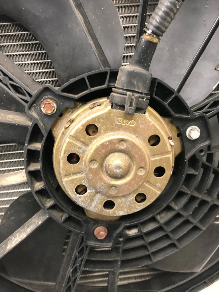 Радіатор вентилятор renault clio 2 1.4 8v 7700414103d Оригінал