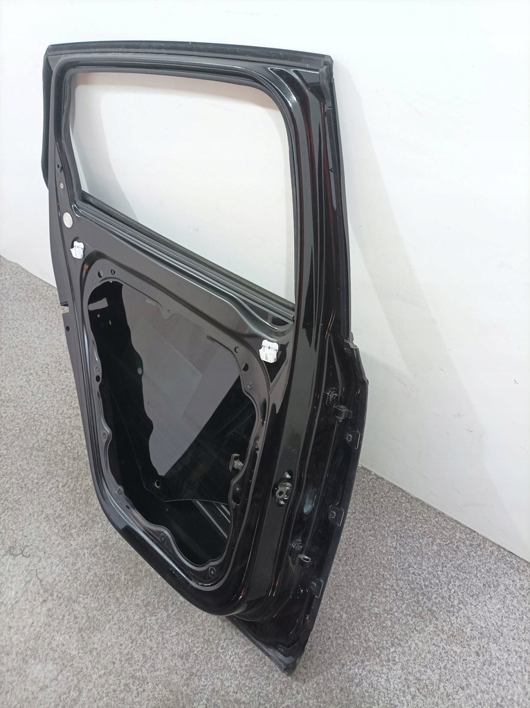 фото №10, Дверь левая задняя чёрные volvo v40 ii 2012-2019
