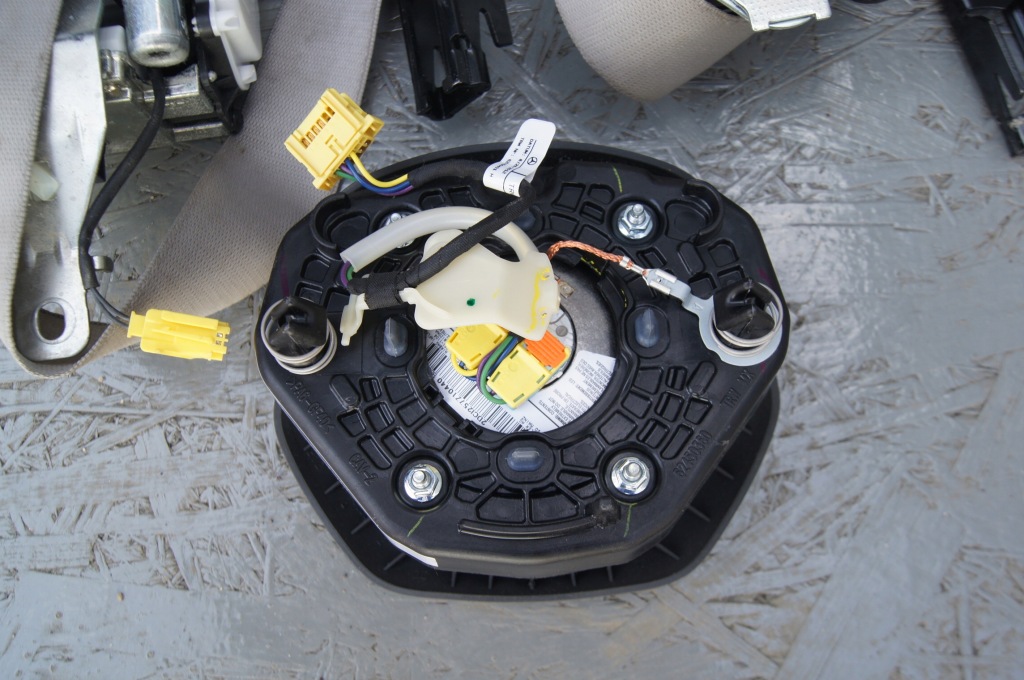 фото №11, Mercedes w166 ml350 подушка безпеки подушки безпеки панель приладів ремені