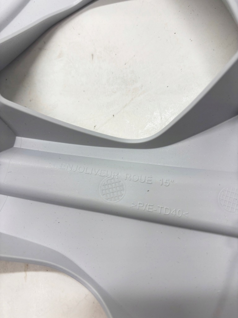 Купити 4x оригінал комплект . ковпак кришка dacia sandero 3 15" 403159359r