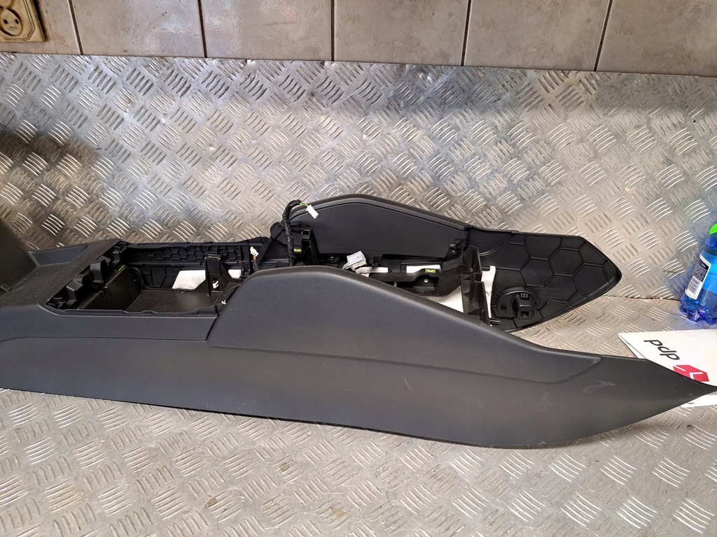 фото №4, Ford focus mk4 подлокотник