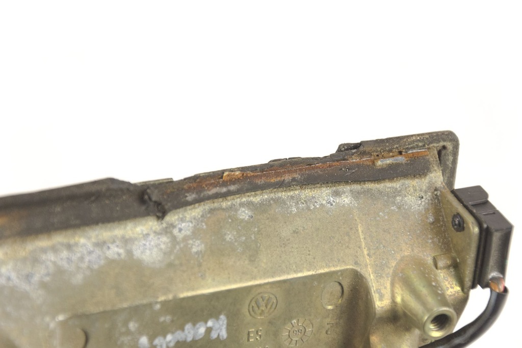 фото №5, Vw bora микровыключатель ручка крышки 1j0827566b