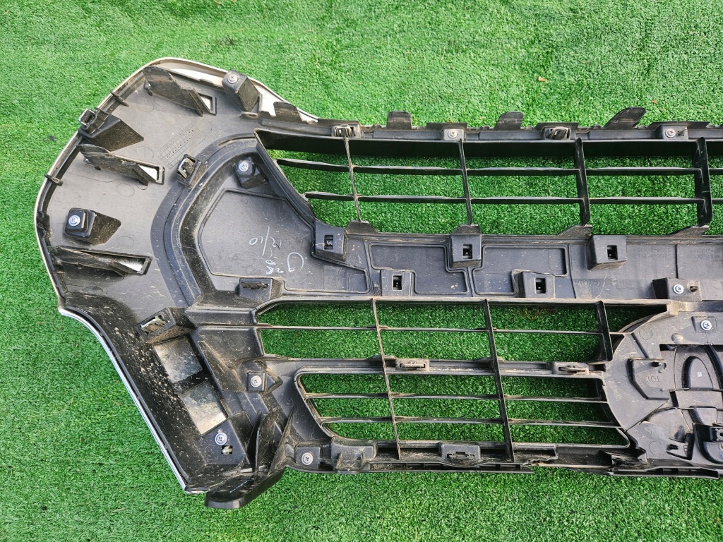 фото №12, Решётка радиатора решётка радиатора бампера перед toyota hilux viii 20-