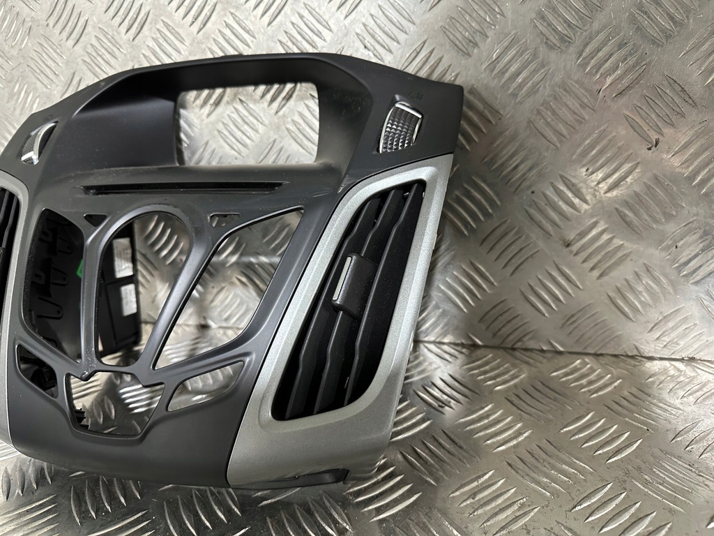 фото №3, Ford focus mk3 рамка радио решётка средняя