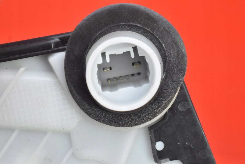 фото №6, Замок дверь правый перед передний eu t43-11150 toyota avalon 4 iv xx40 13-18