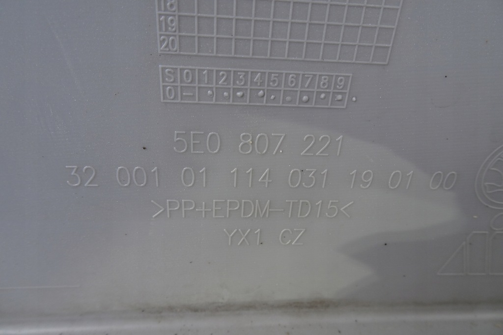 фото №10, Skoda octavia iii - бампер передний омыватель