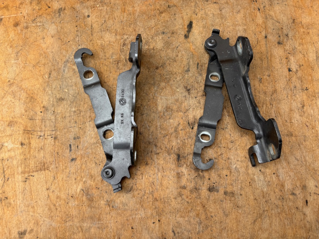 Купить Alfa romeo 159 петли капот комплект