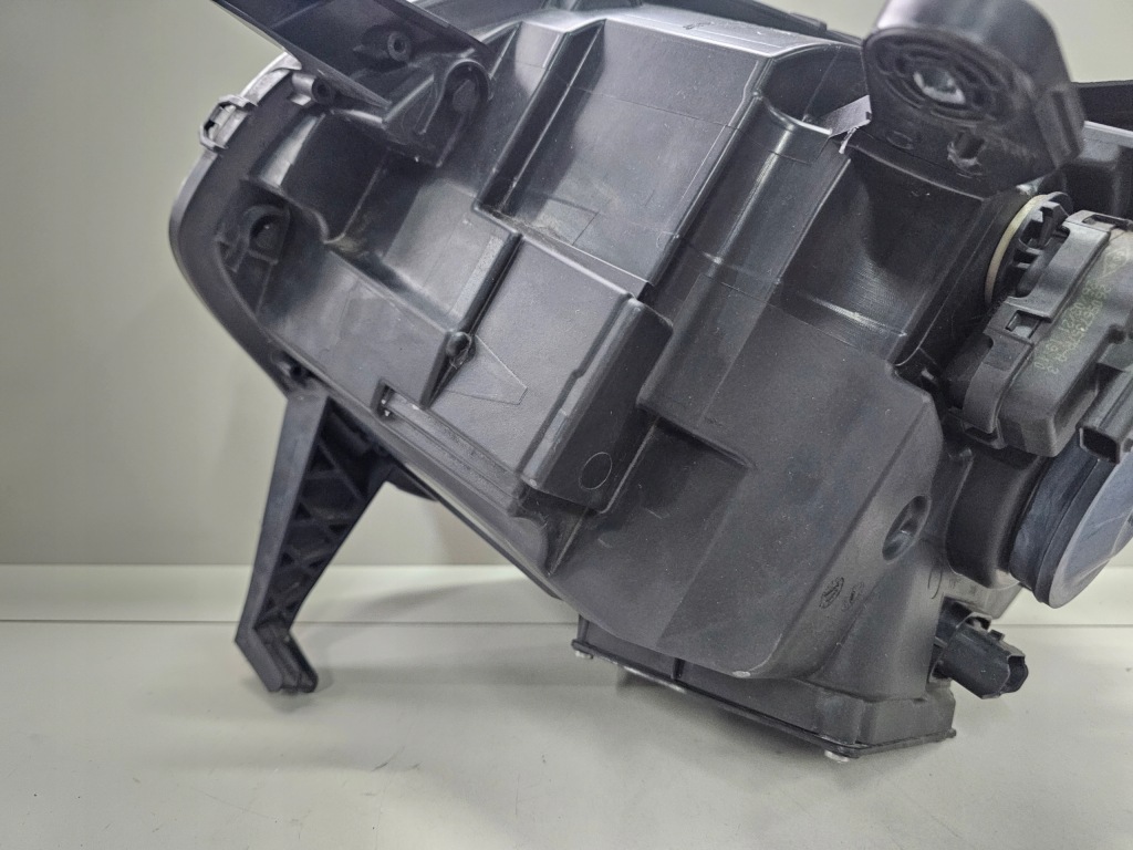 Фара перед передняя правый  renault twingo 3 3 рестайлинг  260105001r Доставка