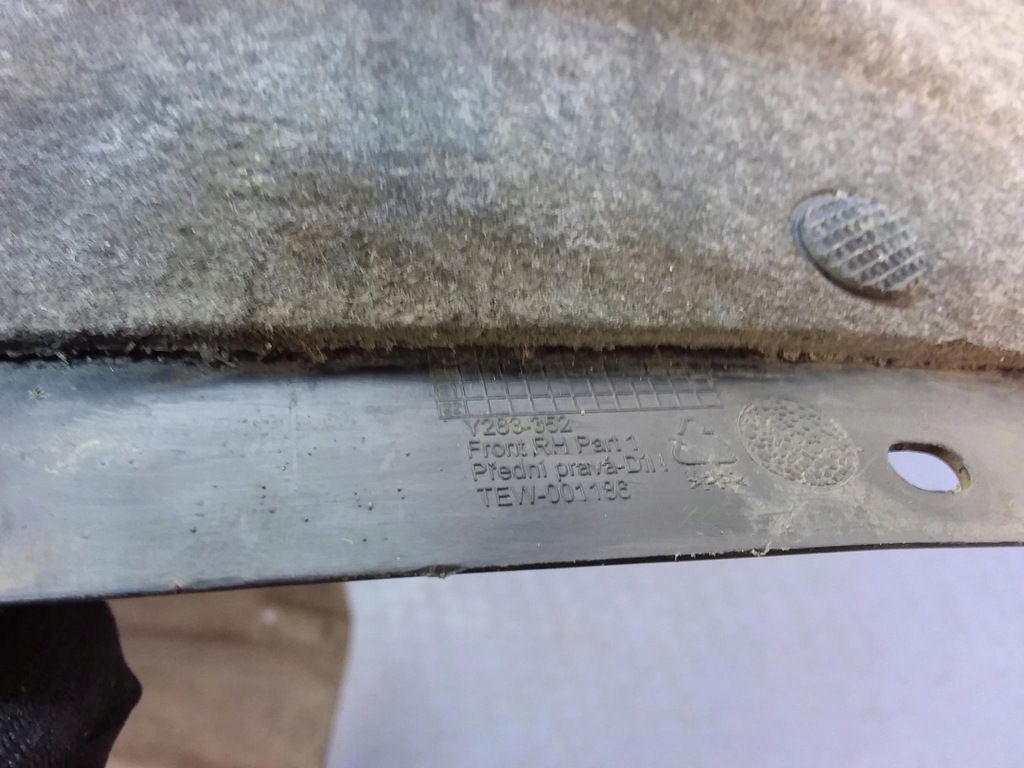 фото №4, Volvo v60 i подкрылок правый перед ткань 30744864