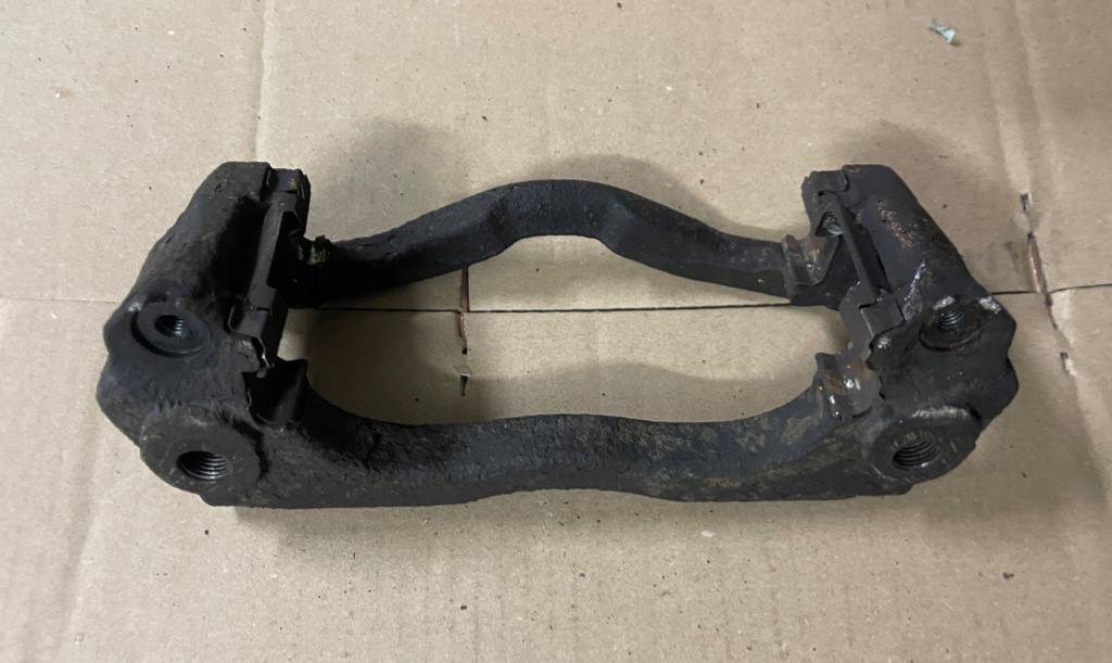 фото №1, Скоба łoże гальмівна колодка перед iveco daily 35s 35c 06-14