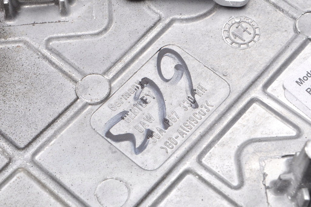 фото №12, Bentley bentayga молдинг дверь правая перед 36a867330 18r