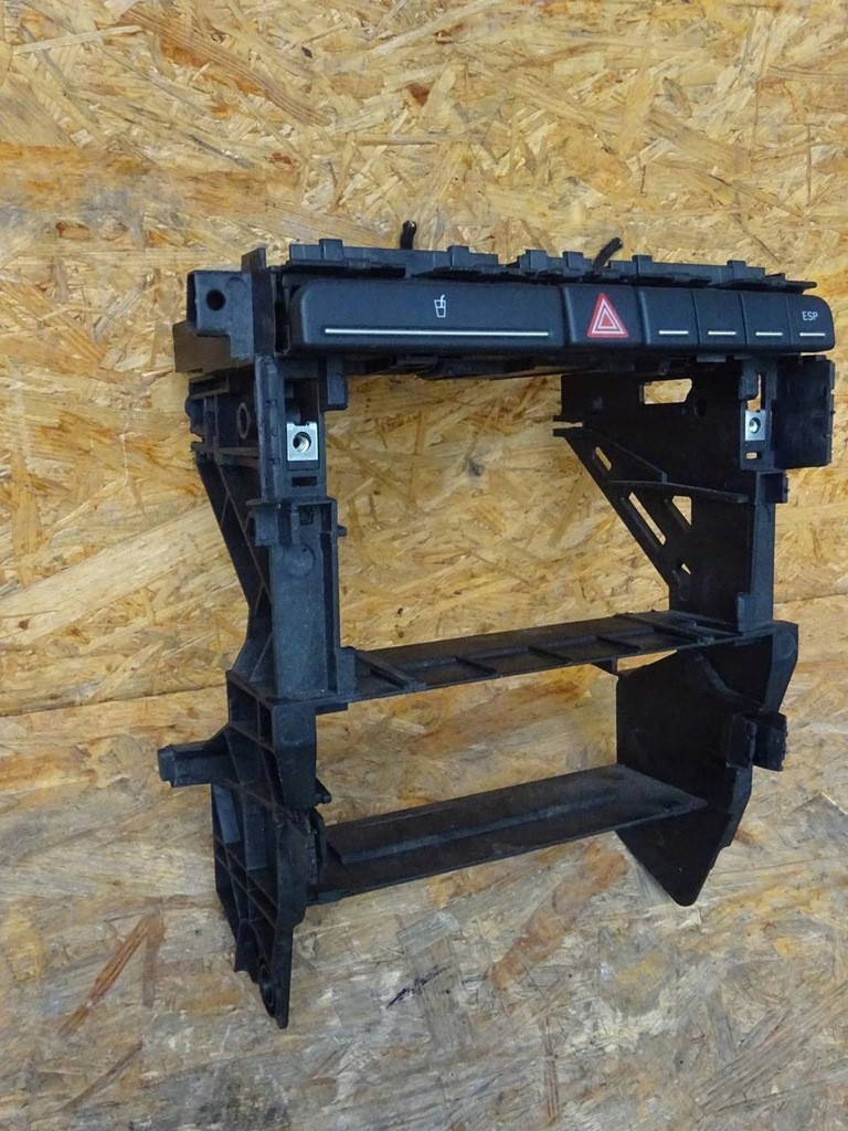 фото №10, Audi a4 b7 рамка кронштейн корзина радио переключатели аварийная 2-din 8e0858005f