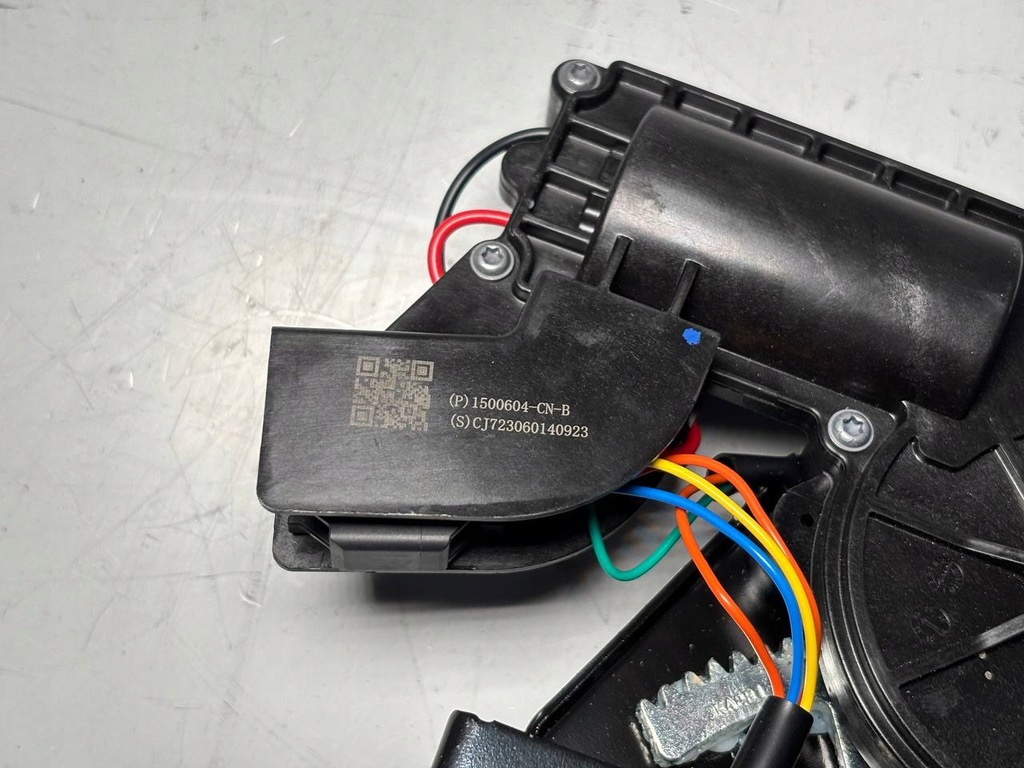 фото №3, Замок крышки tesla model 3 /ylift