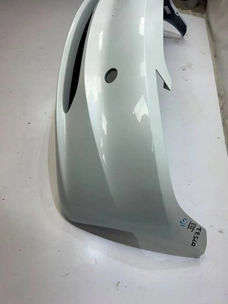 Tesla model 3 бампер перед передний lift 23 r.- 1781565-11-b highland с Разборки