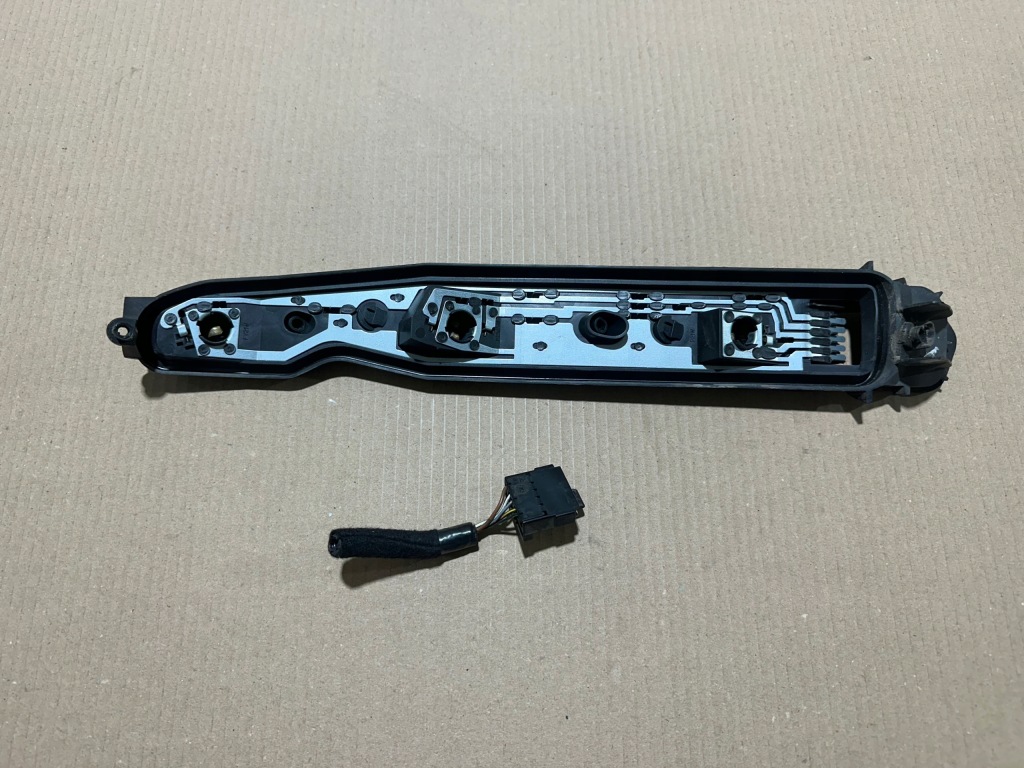 Купить Opel corsa c вкладыш лампы правый задний  valeo + штекер