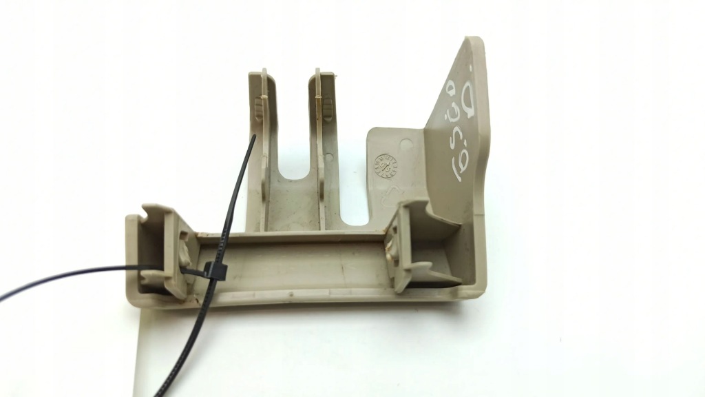 Накладка рейки задний сиденье правая сторона cadillac srx 88898325 Киев