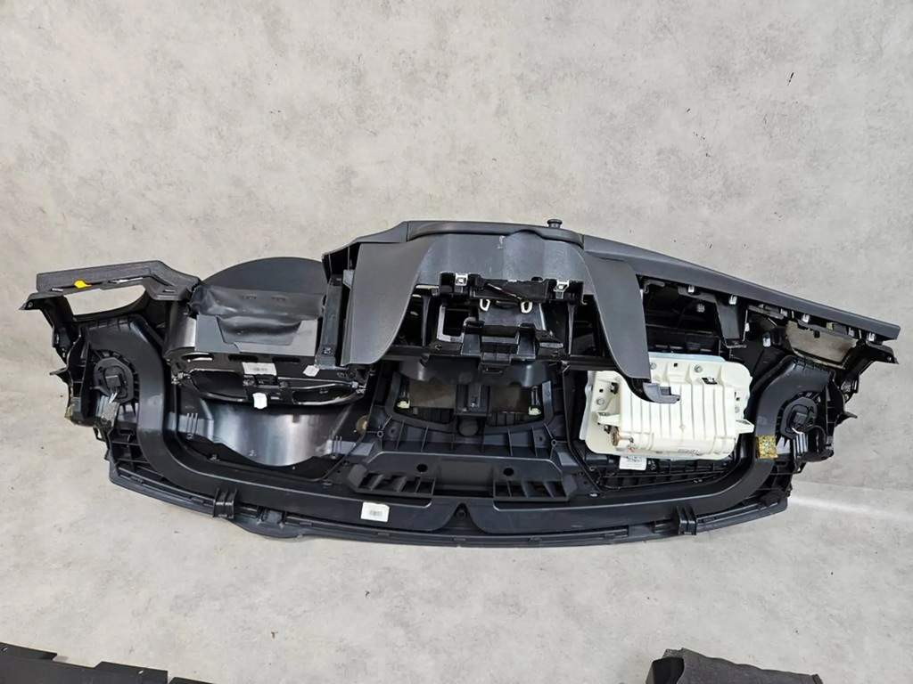 фото №10, Панель приладів приладова консоль подушка бардачок renault megane iii eu