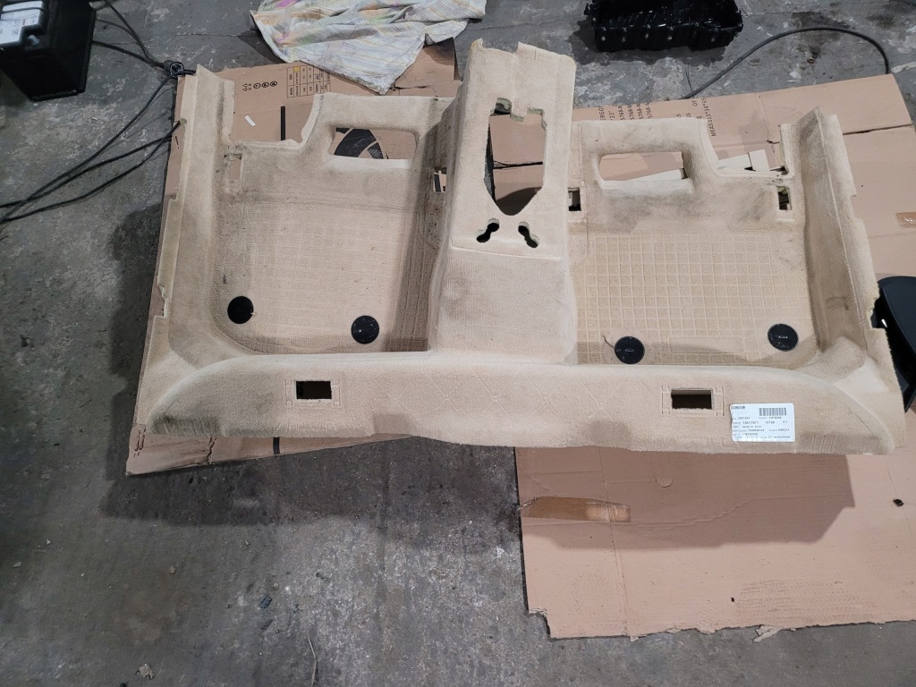 Купить Bmw 5 f10 f11 обшивка напольная venetobeige задняя