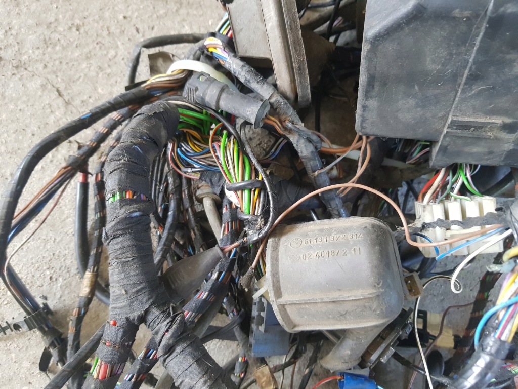 Жгут электропроводка салонная bmw e30 318 316 m10 карбюратор sedan механическая коробка передач узкая Недорого