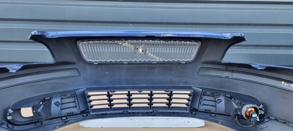 фото №8, Volvo v50 2004- бампер перед оригинал h031