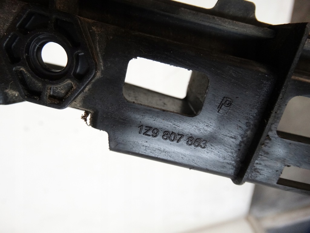 фото №7, Направляющая бампера задняя skoda octavia ii kombi 2.0 tdi