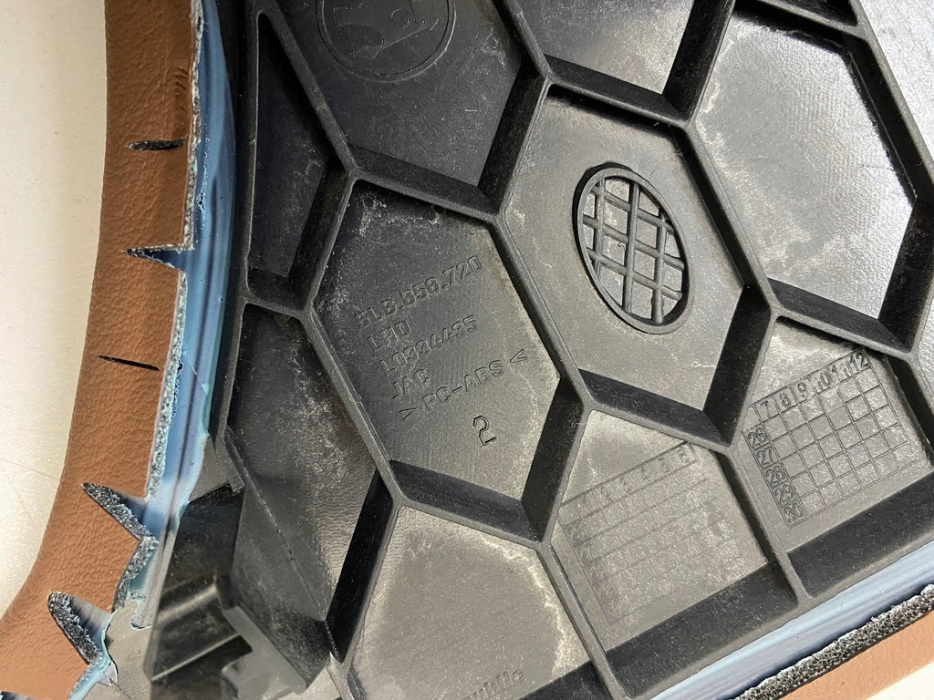 фото №12, Skoda enyaq iv накладка кожа dekor консоли верхний