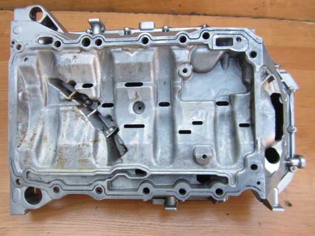 Vw audi a3 a4 a5 q5 1.8 2.0 tsi tfsi поддон масляная 06h103603ak 06h103600p Киев