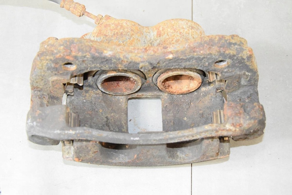 фото №5, Vw amarok суппорт левый перед 2h0615105c