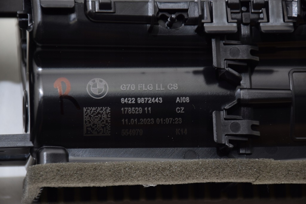 фото №10, Bmw 7 i7 g70 средняя центральная решётка обдув панели приборной панели