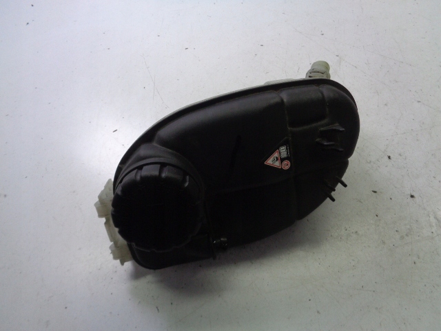 фото №1, Бачок расширительный mercedes a-klasa w176 1.5 дизель 2013 rok