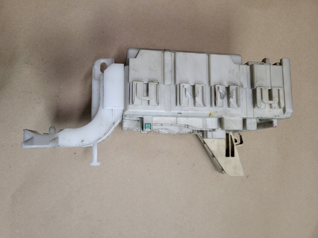 фото №9, Коробка запобіжників модуль bsi toyota yaris ii 82730-52700 32493-8f20 оригінальний номер