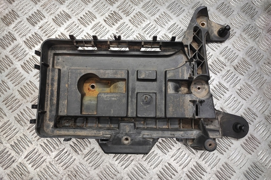 Крепеж аккумулятор vw touran 1t1, 1t2 1k0915333b 2.0l дизель 103kw 2008 с Разборки