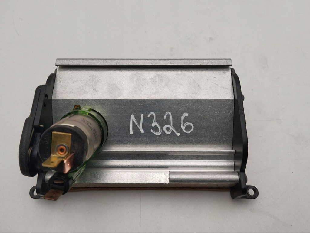 фото №7, Aston martin vantage iii 2009 разъём / соединитель aux 98ag15k047ad