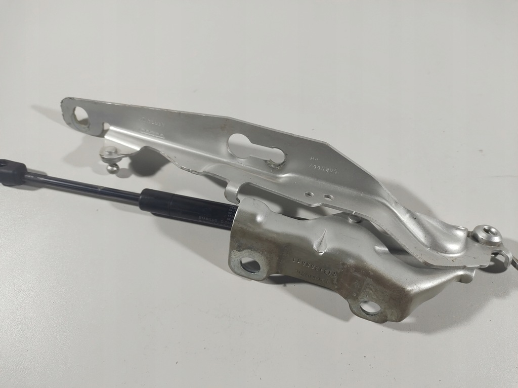 фото №7, Volvo v70 15r- петля капот правий