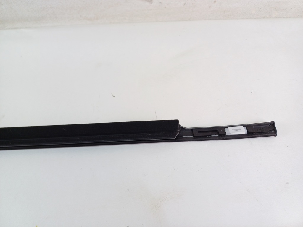 фото №11, Молдинг уплотнитель правый перед передняя правая suzuki ignis 17-