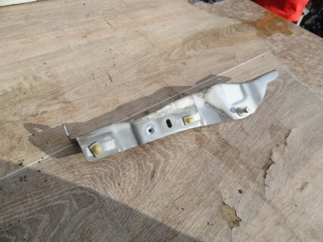 фото №1, Renault clio iv 2014 кронштейн крила лівий перед