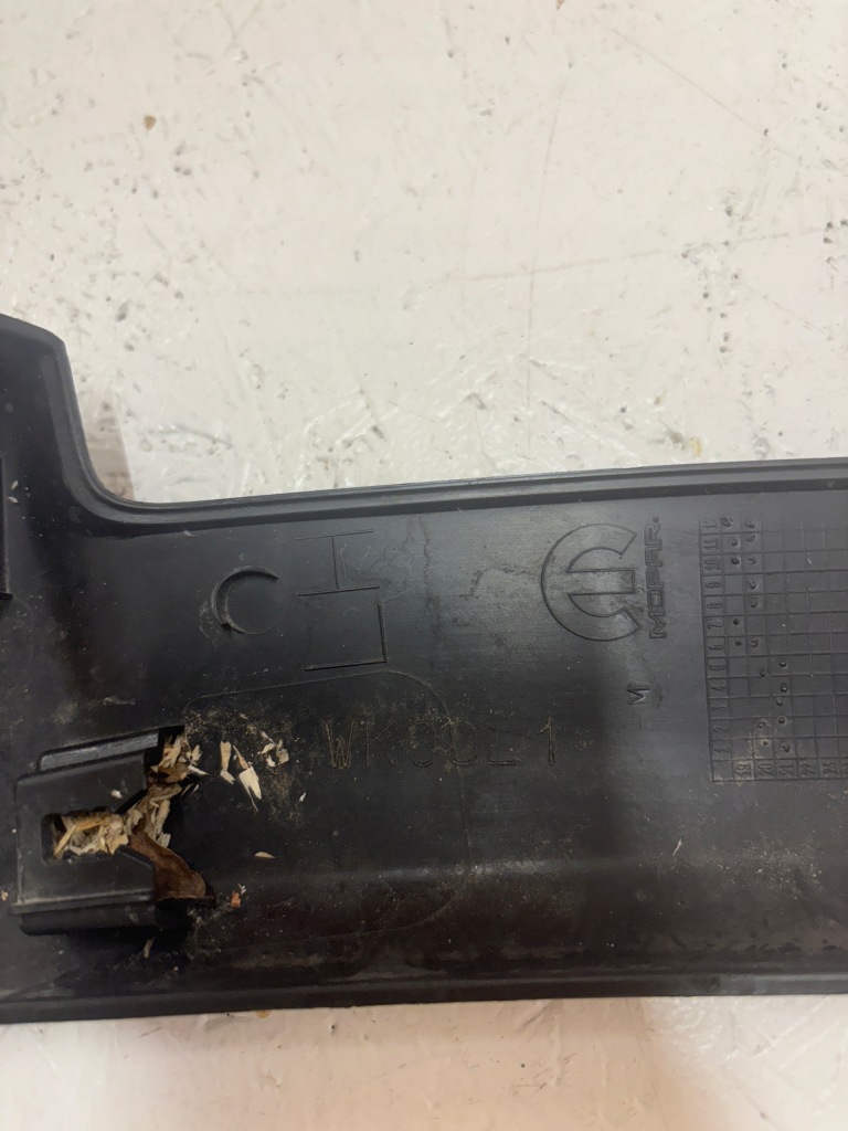 Jeep compass левая молдинг крыла перед передняя 53226937 Оригинал