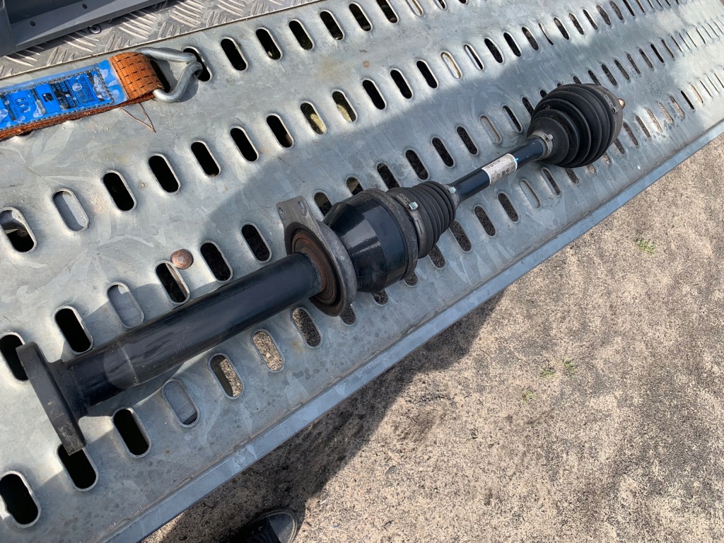 фото №1, Приводной вал правая перед vw transporter t5 multivan 7e0407272ar