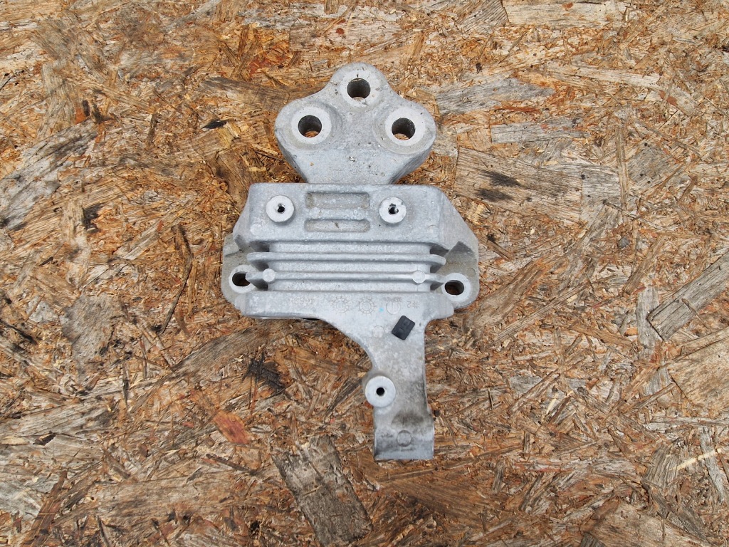 Купить Подушка кронштейн двигателя jeep cherokee kl p682775805ab