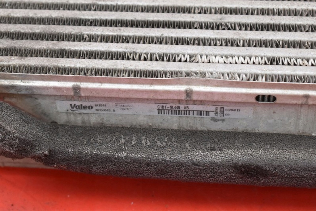 Радиатор интеркулер c1b1-9l440-ab ford fiesta mk7 1.0 ecoboost 100 km Оригинал