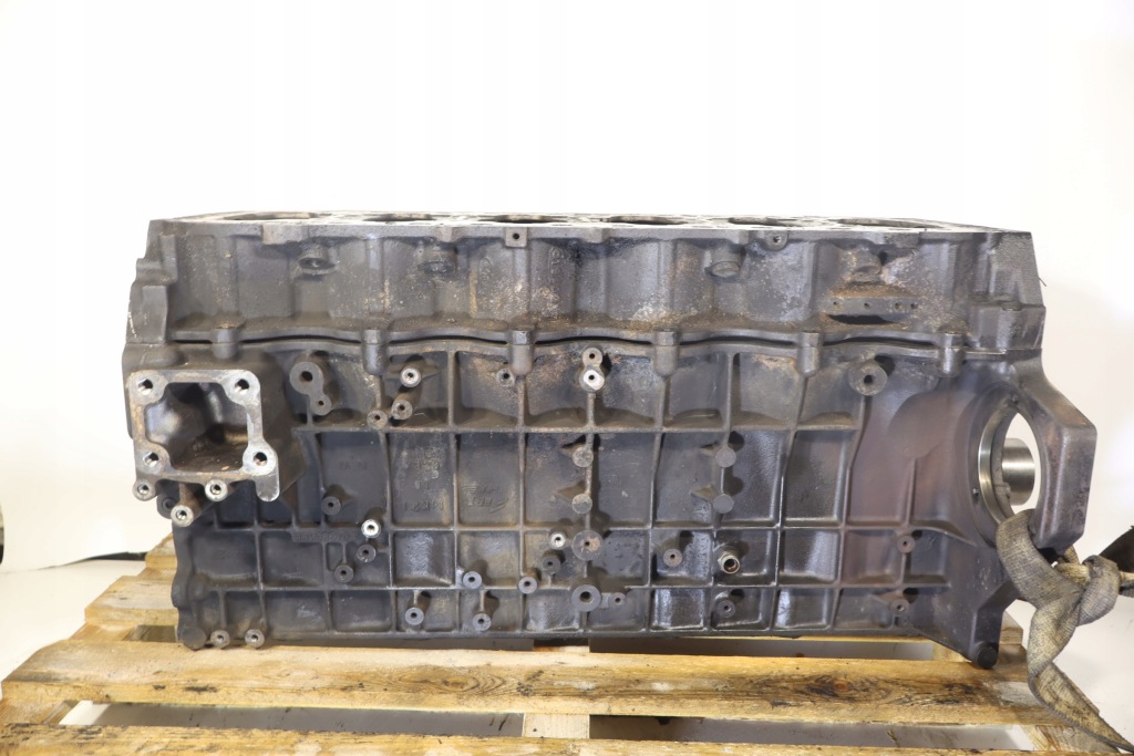 Купить Блок двигателя iveco stralis as 440 14k21 504385185