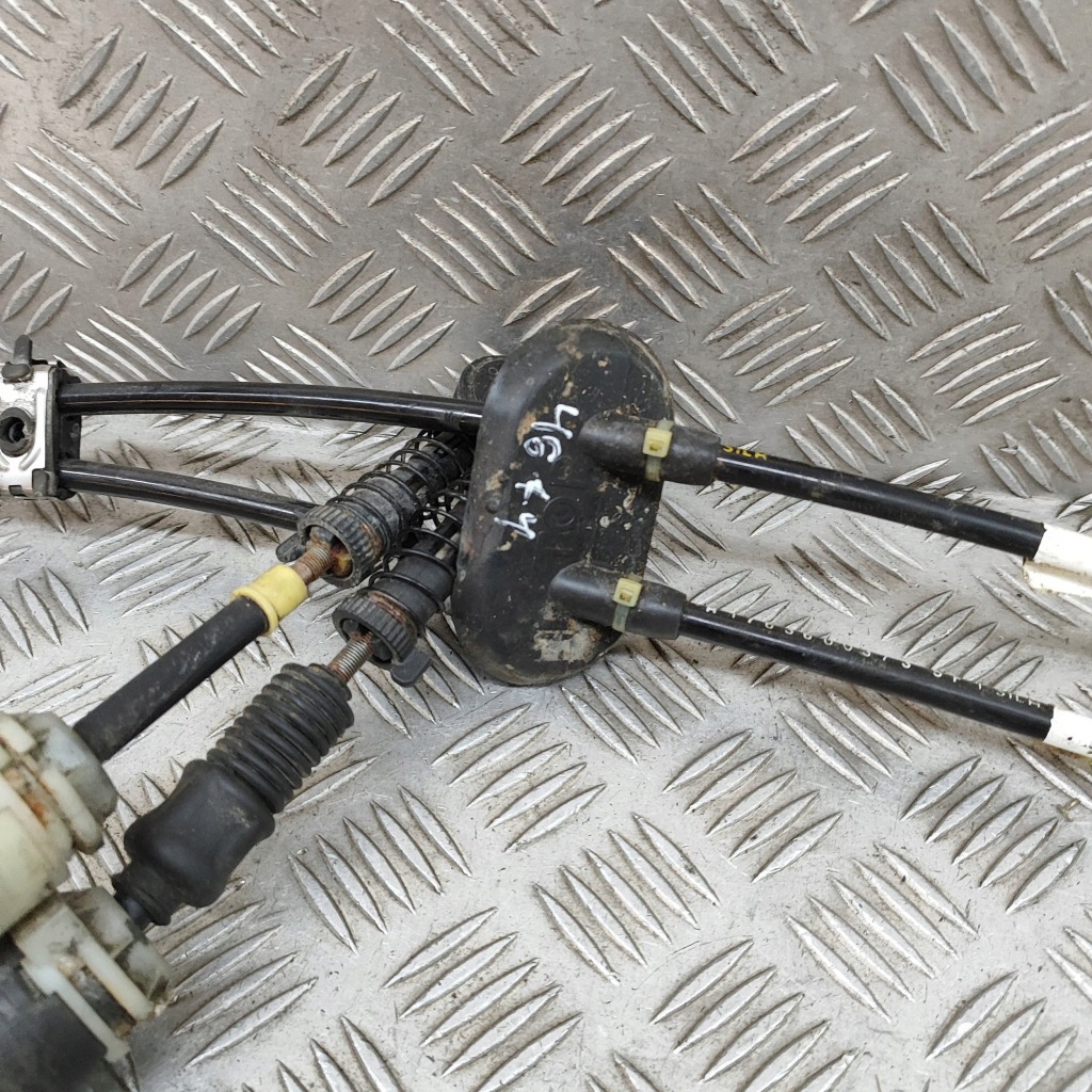 фото №4, Mercedes-benz a w176 2016 трос переключения передач