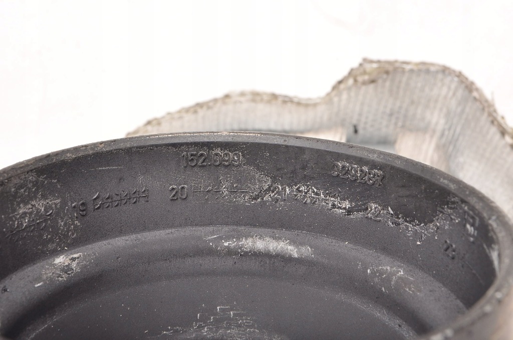 фото №11, Ferrari portofino f164 3.9 кронштейн подушка коробки 22r 329287